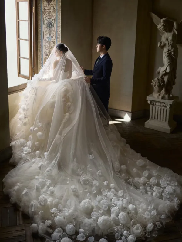 Luxury / Gorgeous Whimsical White Handmade  Flower Wedding Veils 2026 Tulle