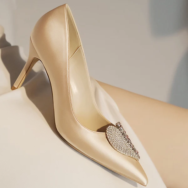 Charming Champagne Heart-shaped Rhinestone Wedding Shoes 2022 Leather 8 cm Stiletto Heels Pointed Toe Wedding Shoes Pumps High Heels