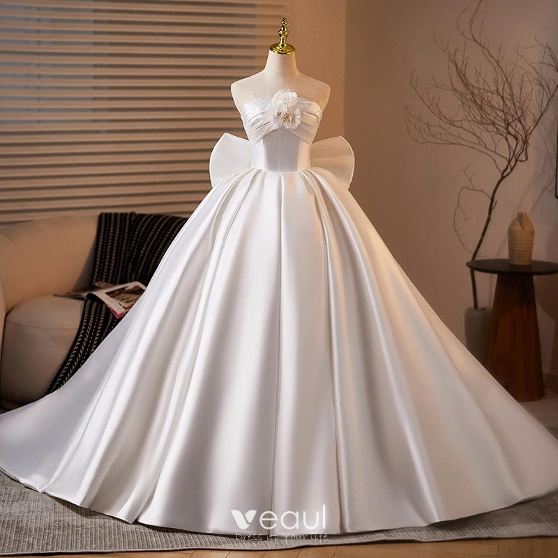 Classic White Appliques Satin Bow Wedding Dresses 2025 Ball Gown Strapless  Sleeveless Backless Sweep Train Wedding