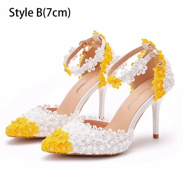 Elegante Zwei Töne Weiß Spitze Blumen Brautschuhe 2025 Knöchelriemen 9 cm Stilettos Spitzschuh Hochzeit Hochhackige