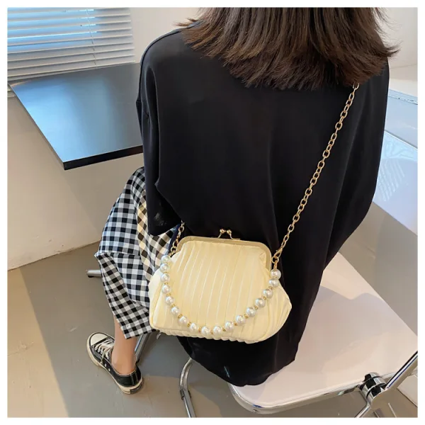 Vintage / Retro White Pearl Shell Prom Clutch Bags 2023