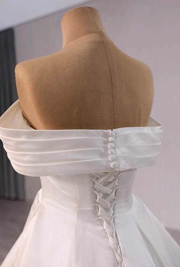 High-end White Beading Lace Flower Satin Wedding Dresses 2024 Ball Gown Strapless Sleeveless Backless Chapel Train Wedding