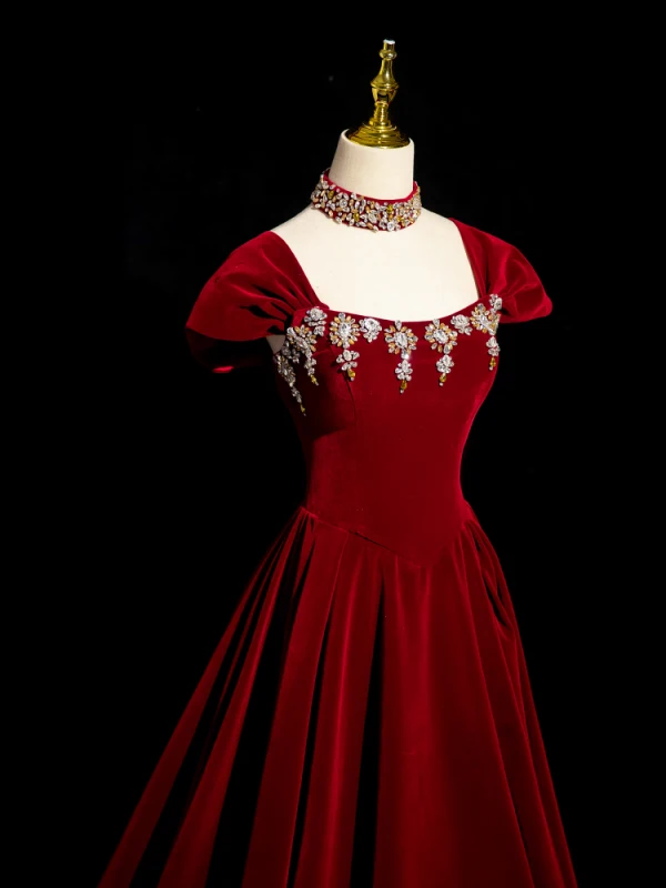 Elegant Burgundy Rhinestone Velvet Prom Dresses 2024 Ball Gown Square Neckline Short Sleeve Backless Sweep Train Prom Formal Dresses