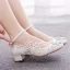Chic Faux Diamant En Dentelle Fleur Blanche Talon Bas Chaussure De Mariée 2023 Bride Cheville 3 cm Talons Épais À Bout Pointu Chaussure De Mariée Talons Hauts