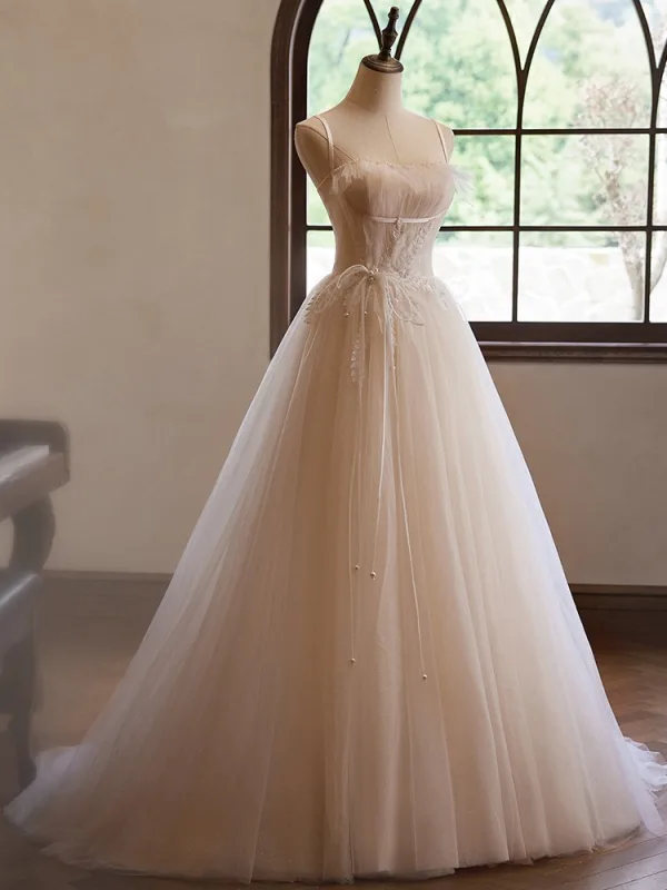 Schöne Champagner Perlenstickerei Perle Spitze Blumen Ballkleider 2024 Ballkleid Spaghettiträger Ärmellos Rückenfreies Schleife Stoffgürtel Sweep / Pinsel Zug
