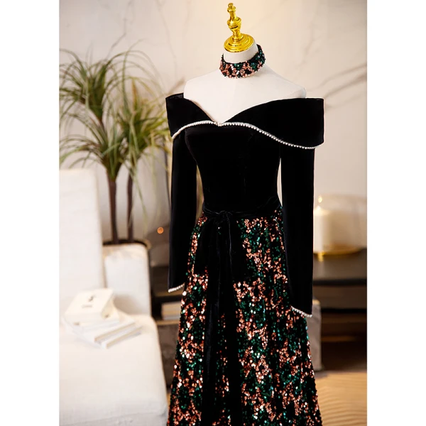 Chic / Belle Noire Velour Robe De Soirée 2023 Princesse Perle De l'épaule Paillettes Manches Longues Dos Nu Noeud Ceinture Longue Soirée Robe De Ceremonie