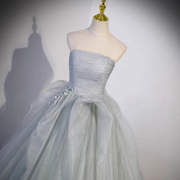 Charmant Vert Cendré Perlage Paillettes Robe De Bal 2023 Robe Boule Bustier Sans Manches Dos Nu Train De Balayage Robe De Ceremonie