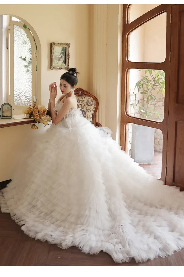 Charming White Tassel Pearl Cascading Ruffles Wedding Dresses 2024 A-Line / Princess Strapless Sleeveless Backless Court Train Wedding