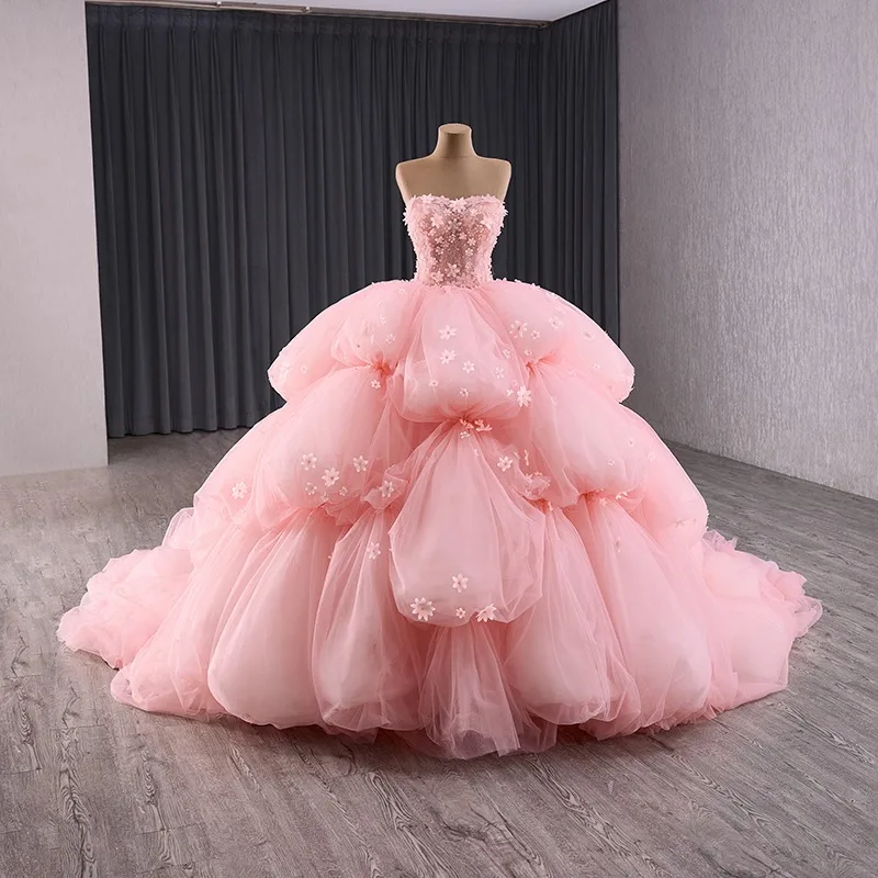 High End Herlig Rødmende Rosa Gripende Ruffles Perle Appliques Brudekjoler 2024 Ballkjole Kjæreste Uten Ermer Ryggløse Domstol Tog Ball