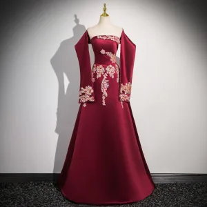 Kinesisk Stil Burgunder Beading Paljetter Brodert Satin Ballkjoler 2024 Ballkjole Strapless Avtakbare Ermer Ryggløse Lange Ball Formelle Kjoler