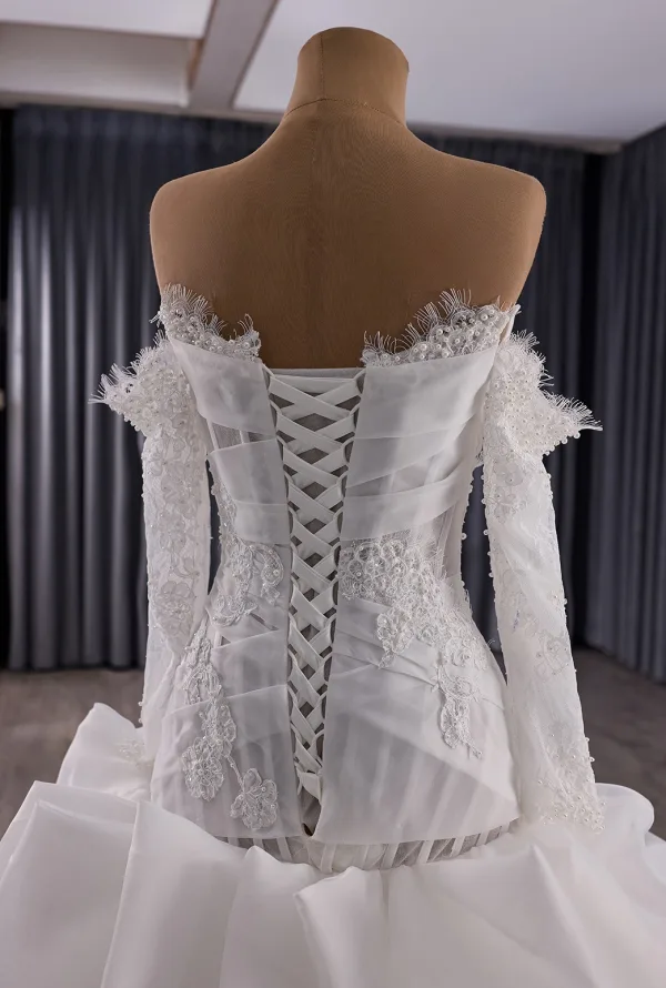 High-end Vintage / Retro White Pearl Lace Flower Wedding Dresses 2025 Ball Gown Off-The-Shoulder Long Sleeve Backless Court Train