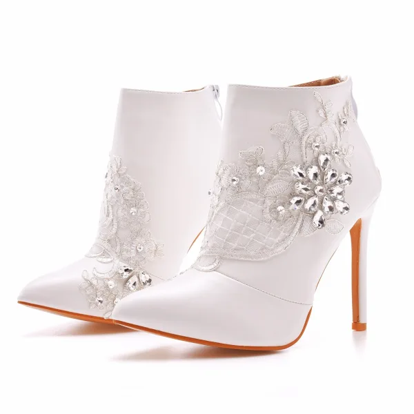 Elegant White Fall Winter Lace Flower Wedding Shoes Boots 2023 Rhinestone Pointed Toe 11 cm Stiletto Heels Wedding Wedding Shoes