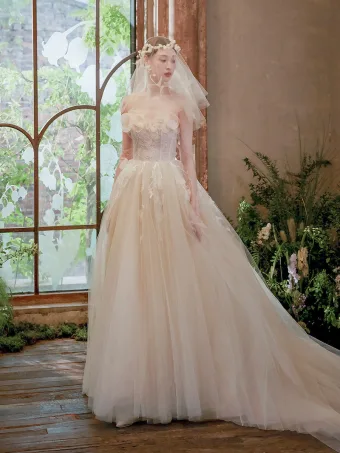 Vintage Retro White Lace Flower Appliques Wedding Dresses 2025 A Line Princess Strapless Sleeveless Backless Court Train