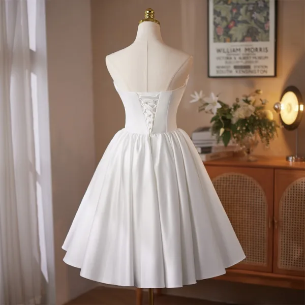 Charmant Blanche Faux Diamant Noeud de retour Robe De Graduation 2025 Robe Boule Bustier Sans Manches Dos Nu Longue Robe De Ceremonie