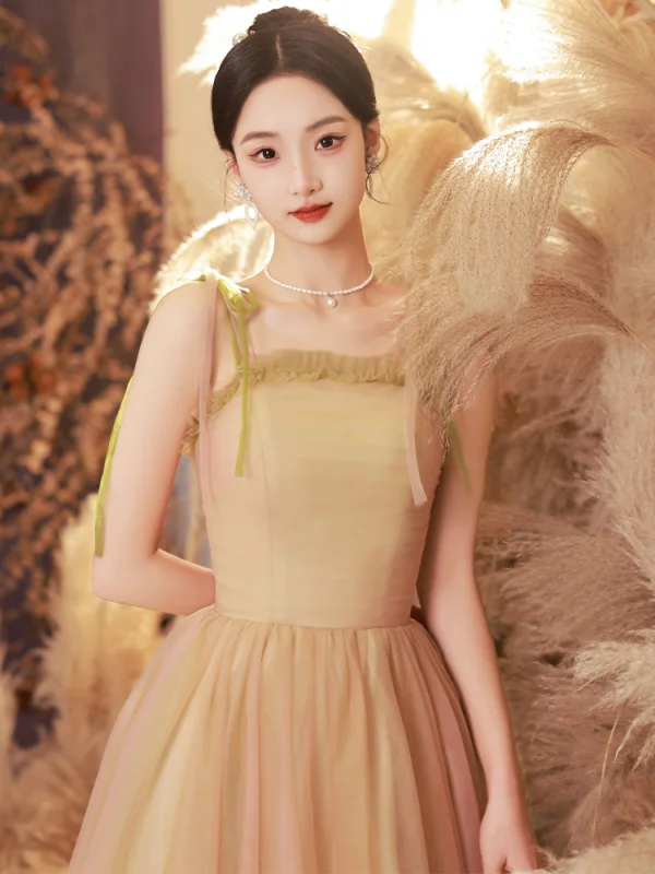 Modest / Simple Champagne Homecoming Graduation Dresses 2024 A-Line / Princess Spaghetti Straps Sleeveless Backless Tea-length Formal Dresses