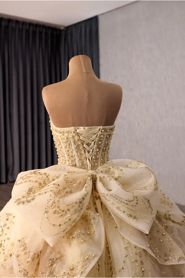 Luxury / Gorgeous Sparkly Champagne Beading Pearl Sequins Ruffle Wedding Dresses 2026 Ball Gown Sweetheart Sleeveless Backless Bow Chapel Train
