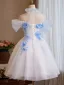 Chic / Belle Blanche Perle Appliques Courte de retour Robe De Graduation 2025 Princesse De l'épaule Manches Courtes Dos Nu Tulle