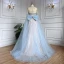 Haut de Gamme Bleu Ciel Fait main Perlage Paillettes Robe De Soirée 2023 Princesse Encolure Dégagée Manches Longues Noeud Soirée Train De Balayage Robe De Ceremonie