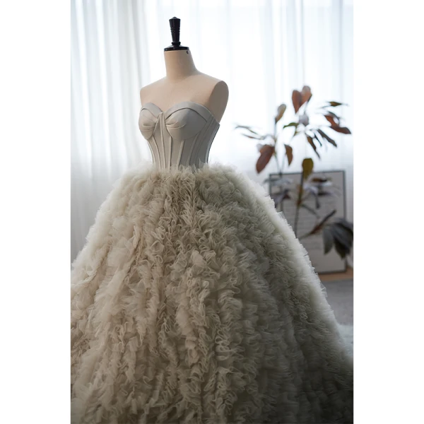 Fashion Grey Pleated Prom Dresses 2023 Ball Gown Strapless Sleeveless Backless Sweep Train Prom Formal Dresses