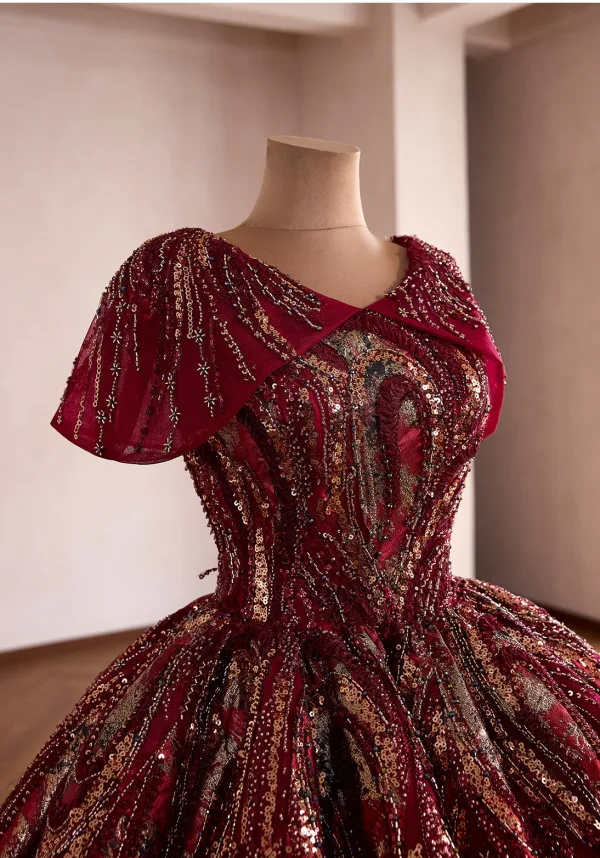 Volumineux Dégradé De Couleur Bordeaux Perlage En Dentelle Fleur Paillettes Robe De Bal 2026 Robe Boule V-Cou Manches Courtes Tribunal Train Robe De Ceremonie