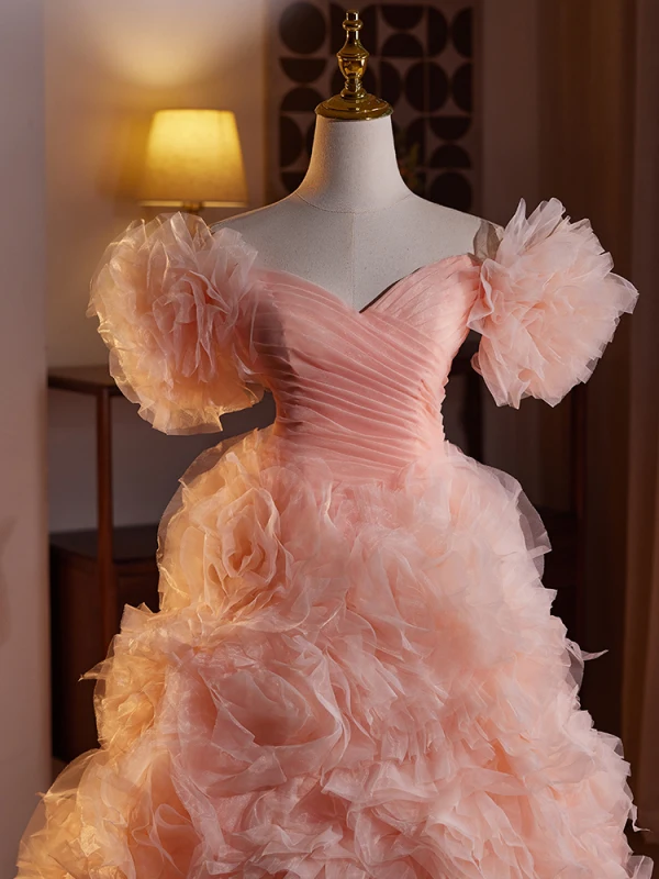Charmant Rougissant Rose Volants en Cascade Robe De Bal 2024 Princesse De l'épaule Manches Courtes Dos Nu Train De Balayage Promo Robe De Ceremonie