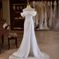 Sencillos Blanco Delante De Split Ligero Vestidos De Novia 2024 Trumpet / Mermaid Fuera Del Hombro Manga Corta Sin Espalda Colas De Barrido Boda