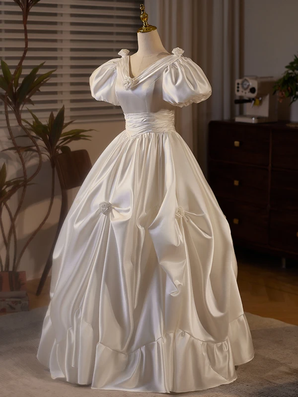 Vintage / Retro Ivory Appliques Satin Wedding Dresses 2024 Ball Gown V-Neck Puffy Short Sleeve Backless Floor-Length / Long Wedding