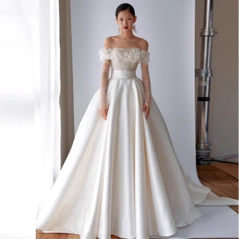 Élégant Légère Ivoire Satin Appliques Robe De Mariée 2024 Robe Boule Bustier Sans Manches Dos Nu Tribunal Train Mariage