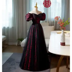Élégant Bordeaux Impression Robe De Bal 2022 Princesse De L Épaule Gonflée Manches Courtes Dos Nu Longue Promo Robe De Ceremonie