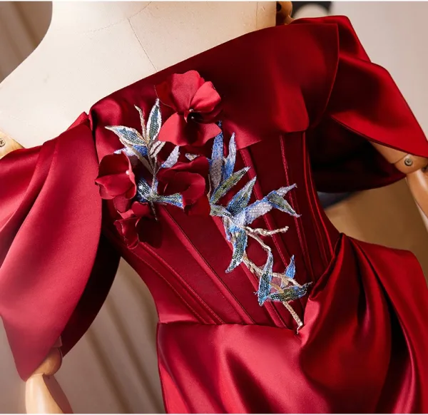 Élégant Bordeaux Paillettes En Dentelle Fleur Satin Robe De Bal 2024 Princesse De l'épaule Manches Courtes Dos Nu Train De Balayage Promo Robe De Ceremonie