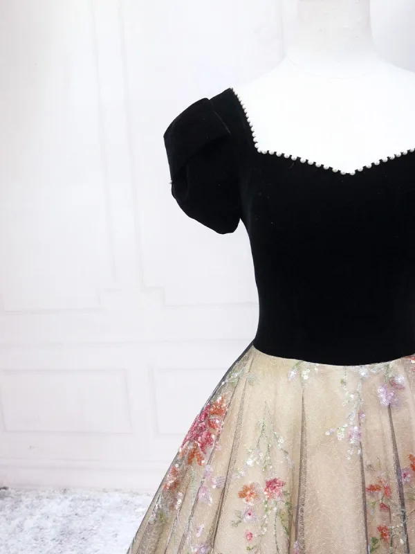 Elegante Schwarz Perlenstickerei Pailletten Ballkleider 2025 Ballkleid Eckiger Ausschnitt Kurze Ärmel Rückenfreies Lange Ball Festliche Kleider