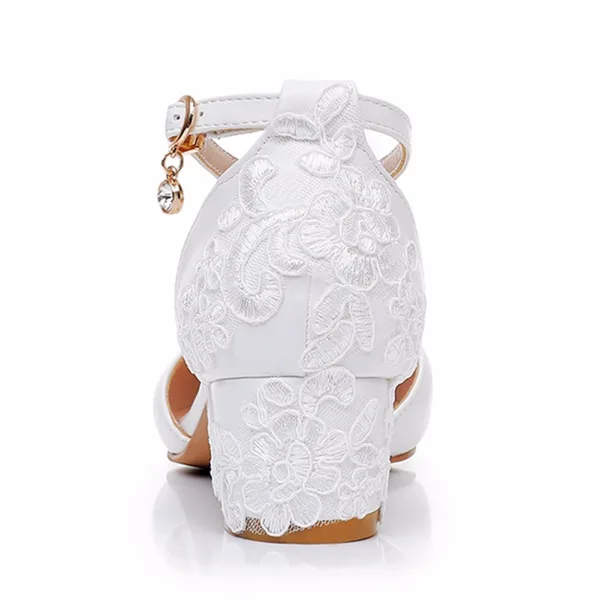 Simple Blanche En Dentelle Fleur Chaussure De Mariée 2024 Bride Cheville 4 cm Talon Bas Talons Épais À Bout Pointu Mariage Talons Hauts
