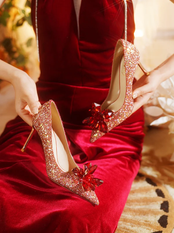 Charmant Bordeaux Cristal Paillettes Chaussure De Mariée 2024 Cuir 8 cm Talons Aiguilles À Bout Pointu Mariage Escarpins Talons Hauts