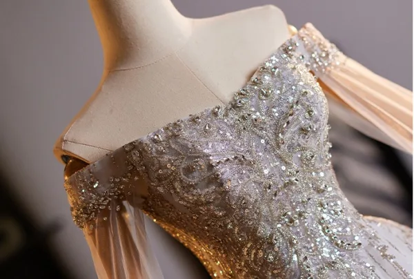Luxury / Gorgeous Gold Beading Sequins Prom Dresses Ball Gown 2024 Off-The-Shoulder Long Sleeve Backless Floor-Length / Long Prom Formal Dresses