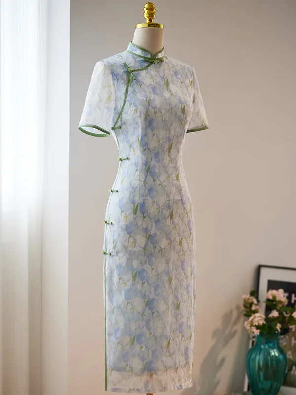 Style Chinois Bleu Ciel Impression Fendue devant Cheongsam 2024 Trompette / Sirène Col Haut Manches Courtes Thé Longueur