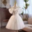Chic / Belle Blanche Paillettes Appliques Robe De Mariée Courte 2024 Robe Boule De l'épaule Manches Courtes Dos Nu Tulle Mariage