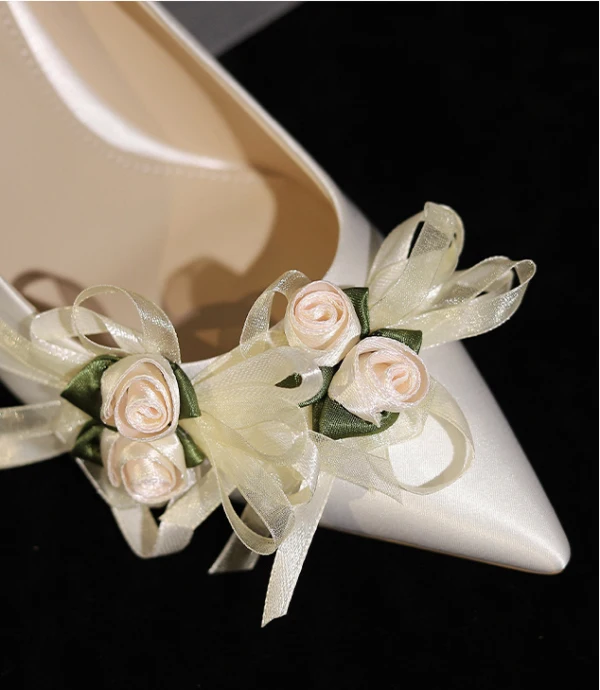 Élégant Blanche Cuir Appliques Chaussure De Mariée 2023 8 cm Talons Épais À Bout Pointu Mariage Escarpins Talons Hauts