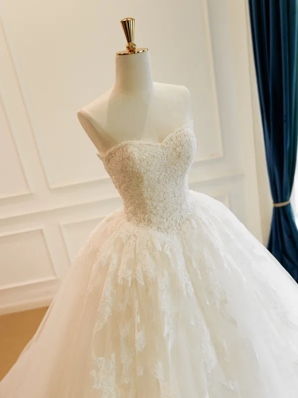 Elegant White Lace Flower Ball Gown Wedding Dresses 2026 Strapless Sleeveless Backless Floor-Length / Long Wedding