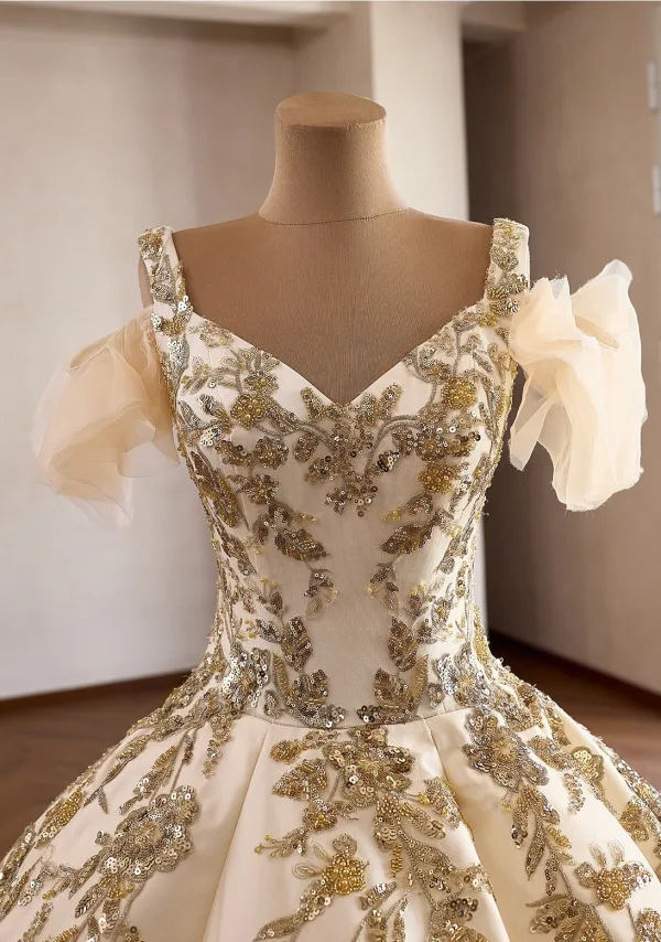 Luxury / Gorgeous Champagne Beading Lace Flower Sequins Ruffle Prom Dresses 2026 Ball Gown V-Neck Short Sleeve Backless Sweep Train Formal Dresses