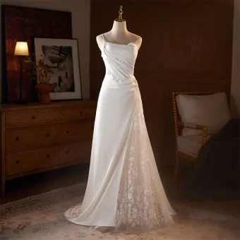 Schöne Weiß Spitze Blumen Applikationen Satin Leichtes Brautkleider Hochzeitskleider 2025 A Linie Spaghettiträger Ärmellos Rückenfreies Sweep Pinsel Zug Hochzeit