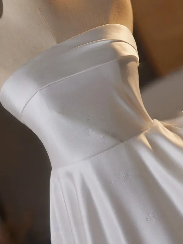 Vintage / Retro White Satin Wedding Dresses 2025 A-Line / Princess Strapless Sleeveless Backless Floor-Length / Long