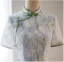 Style Chinois Bleu Ciel Impression Fendue devant Cheongsam 2024 Trompette / Sirène Col Haut Manches Courtes Thé Longueur