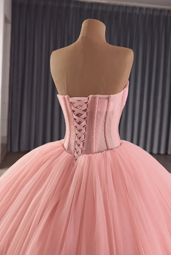 High End Pink Perlenstickerei Fallende Rüsche Brautkleider / Hochzeitskleider 2025 Ballkleid Bandeau Ärmellos Rückenfreies Kapelle-Schleppe Hochzeit