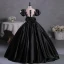 Vintage Schwarz Perlenstickerei Spitze Blumen Satin Ballkleider 2023 Ballkleid Rundhalsausschnitt Kurze Ärmel Schleife Lange Ball Festliche Kleider