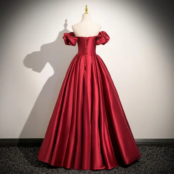 Vintage / Retro Red Satin Prom Dresses 2025 Ball Gown Off-The-Shoulder Short Sleeve Backless Floor-Length / Long Prom Formal Dresses