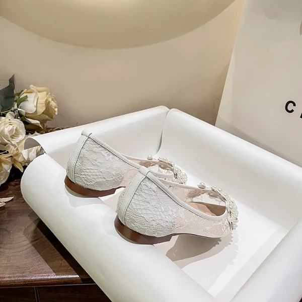 Chic / Beautiful White Pearl Sequins Flat Wedding Shoes 2024 Leather Pointed Toe Wedding Pumps