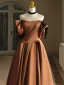 Audrey Hepburn Style Brown Satin Prom Dresses 2023 A-Line / Princess Strapless Short Sleeve Backless Sweep Train Formal Dresses