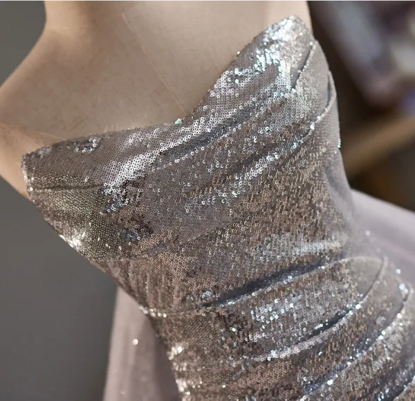 Sexy Silber Grau Pailletten Gespaltete Front Ballkleider 2024 Meerjungfrau Bandeau Ärmellos Rückenfreies Sweep / Pinsel Zug Ball Festliche Kleider