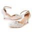 Chic / Belle Blanche En Dentelle Fleur Perle Faux Diamant Chaussure De Mariée 2023 9 cm Talons Aiguilles À Bout Pointu Mariage Talons Hauts