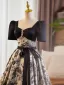 Élégant Noire Faux Diamant Impression Robe De Bal 2025 Robe Boule Encolure Carrée Manches Courtes Dos Nu Noeud Ceinture Longue Promo Robe De Ceremonie